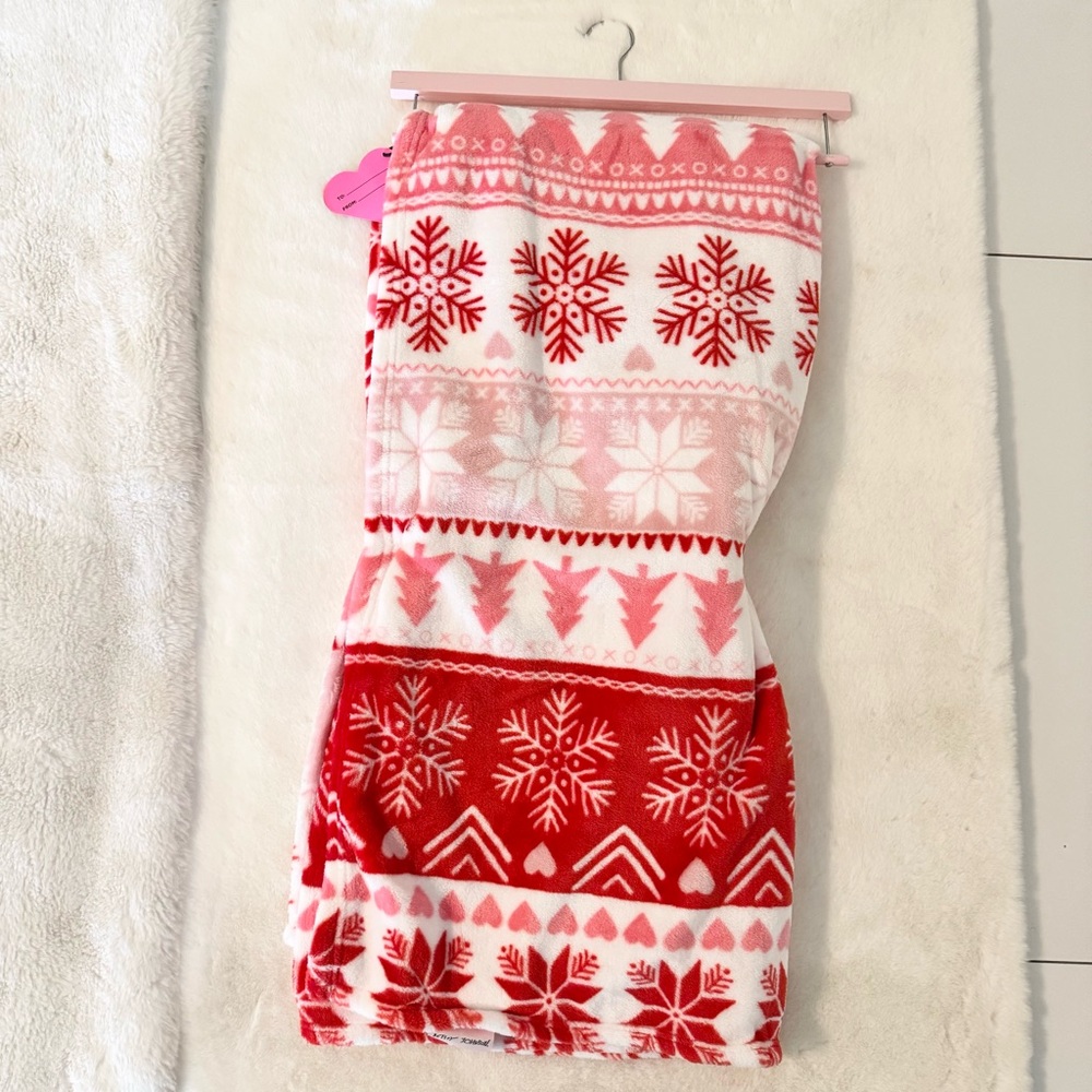*NEW* Betsey Johnson Holiday Throw